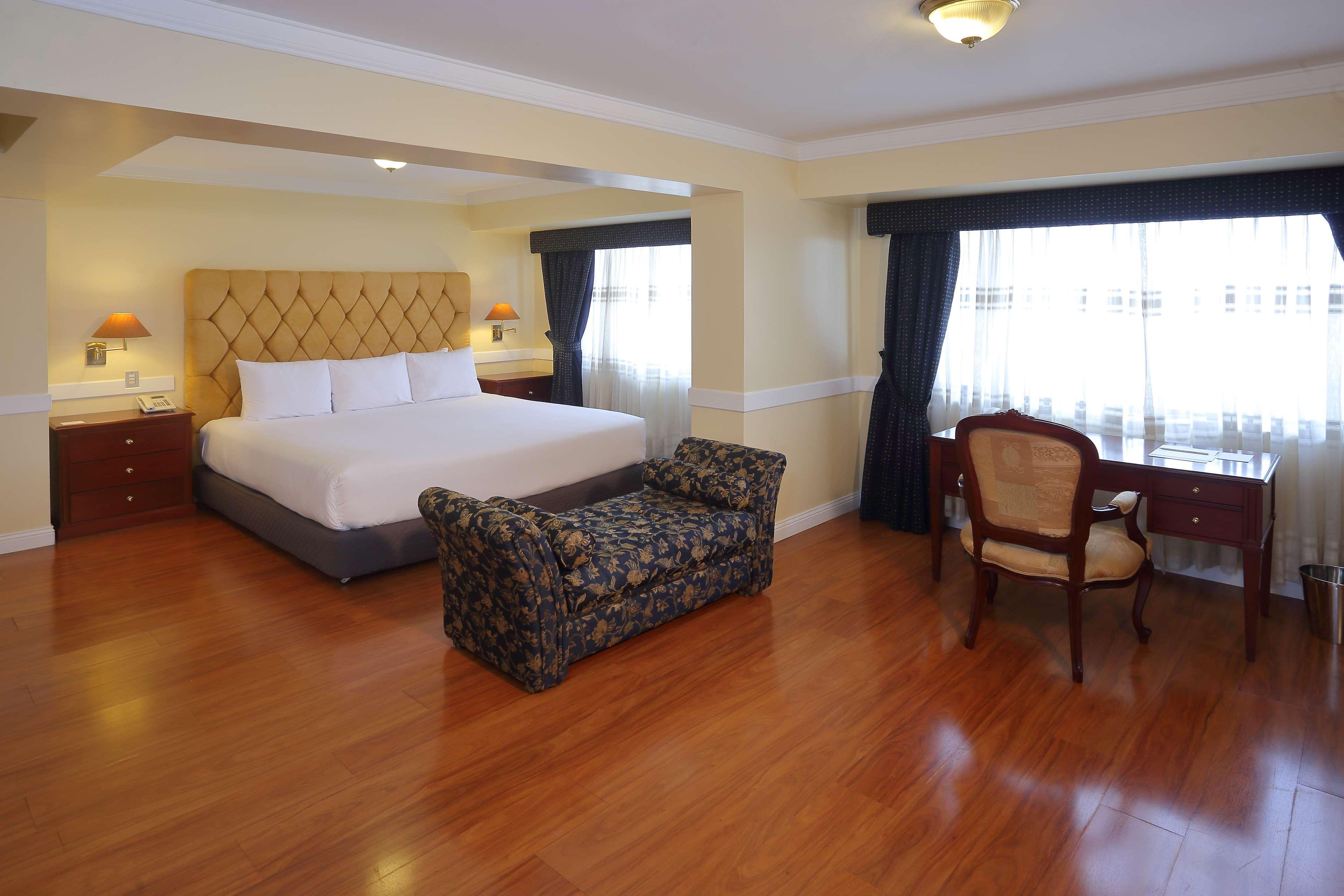Radisson Hotel Plaza Del Bosque 利马 外观 照片