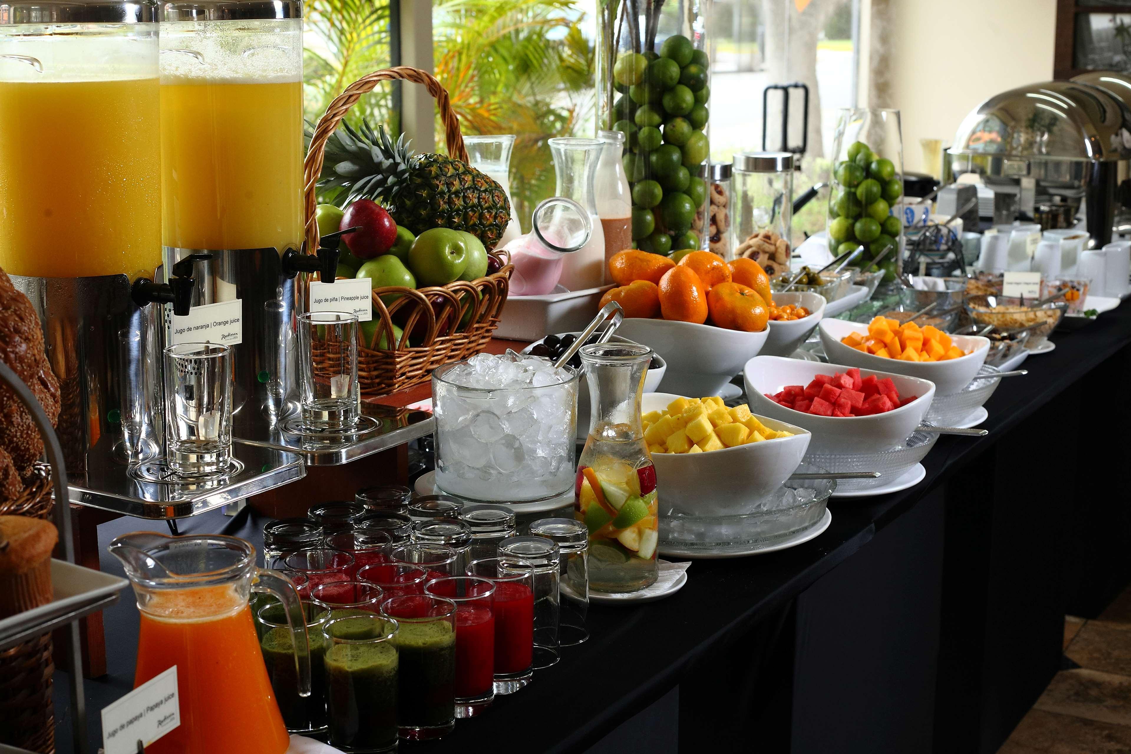 Radisson Hotel Plaza Del Bosque 利马 外观 照片