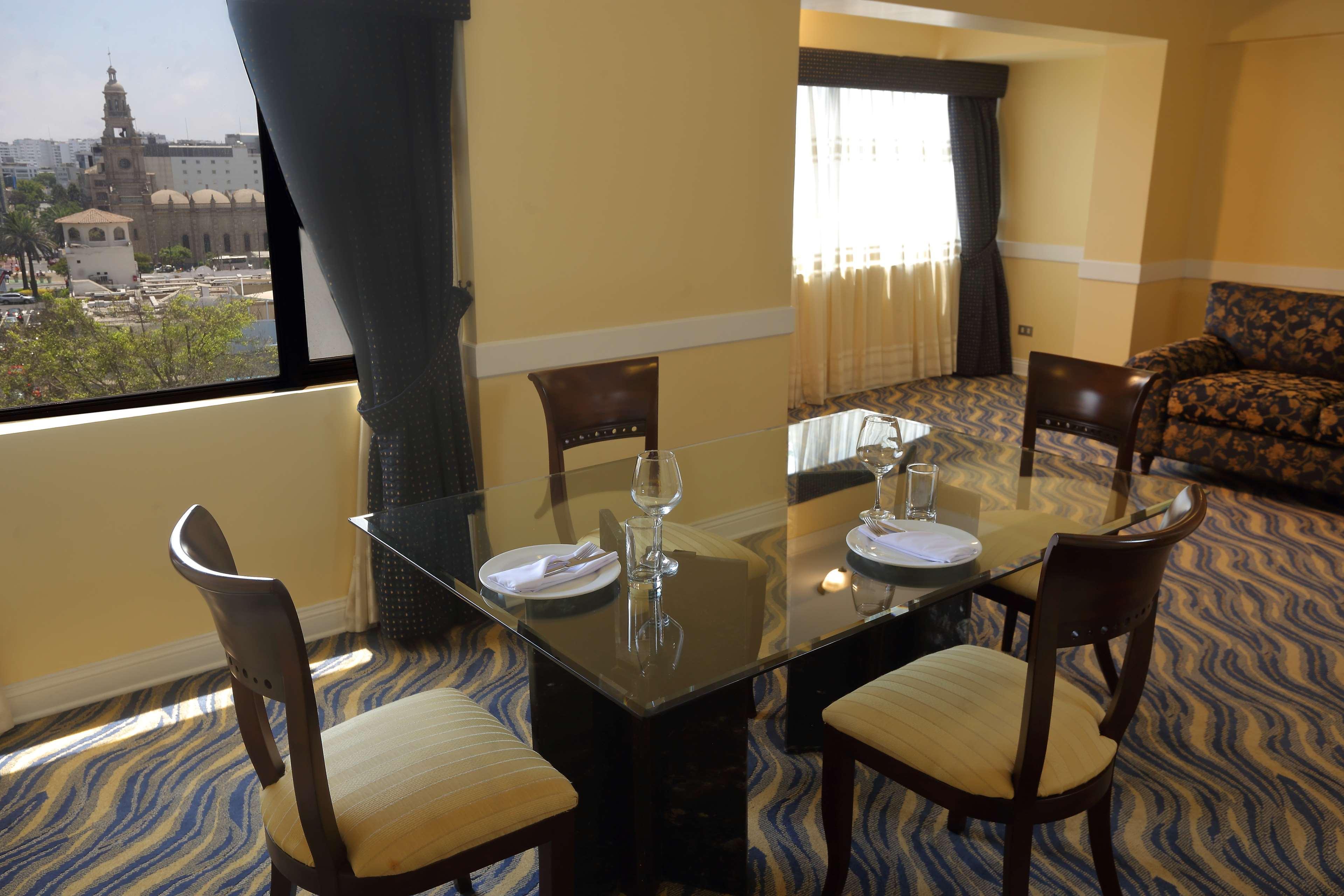 Radisson Hotel Plaza Del Bosque 利马 外观 照片